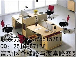 办公桌上的公积金材料